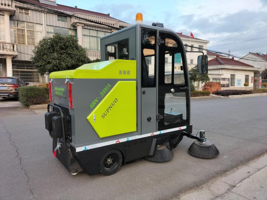 长宁龙建清扫车_0
